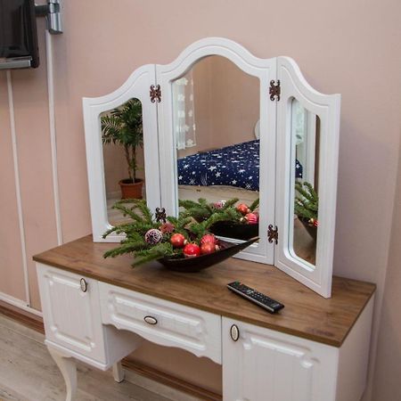 Zara Central Apartments Арад Екстериор снимка